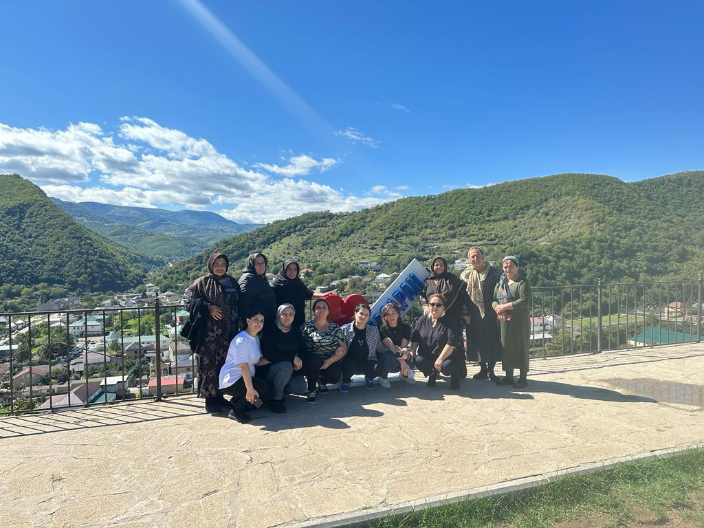 Подопечные центра соцобслуживания в Дербентском районе посетили водопад в Хучни